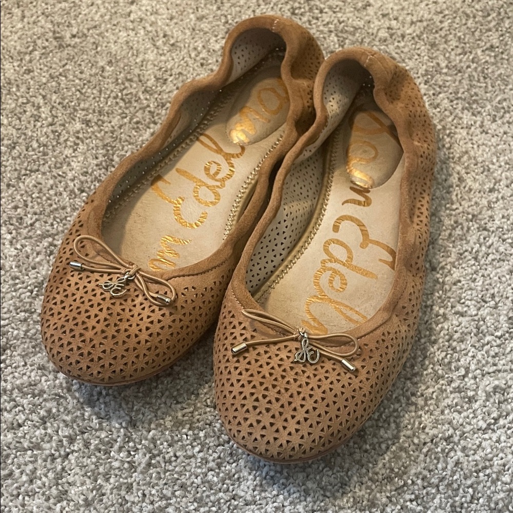 Sam Edelman Felicia 2 Ballet Flats Perforated suede bow detail Sz 8.5 camel-tan